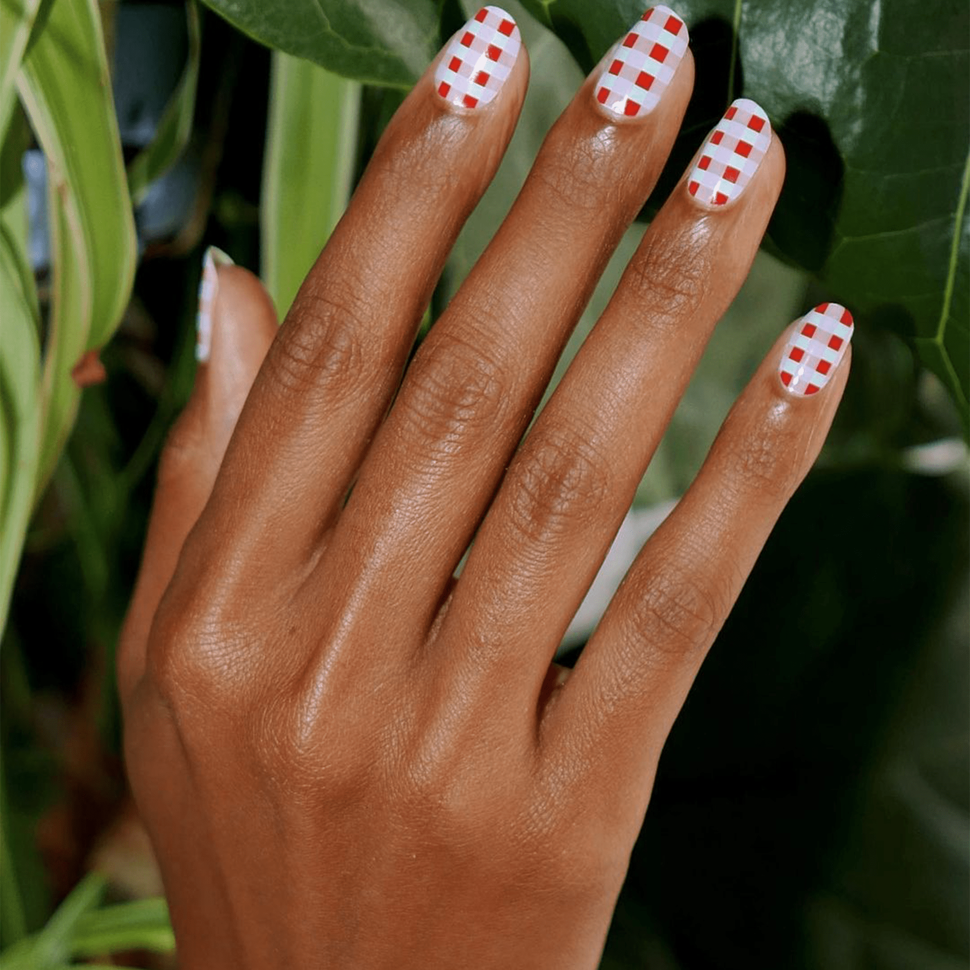 13 Short Christmas Nail Ideas We Want to Copy This December