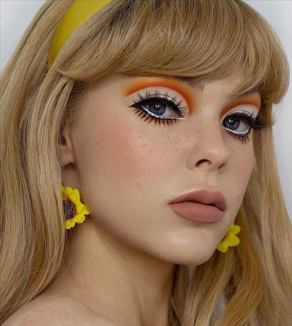 Creative Colored Eye Liner Makeup Looks By Eye shadow Palette —