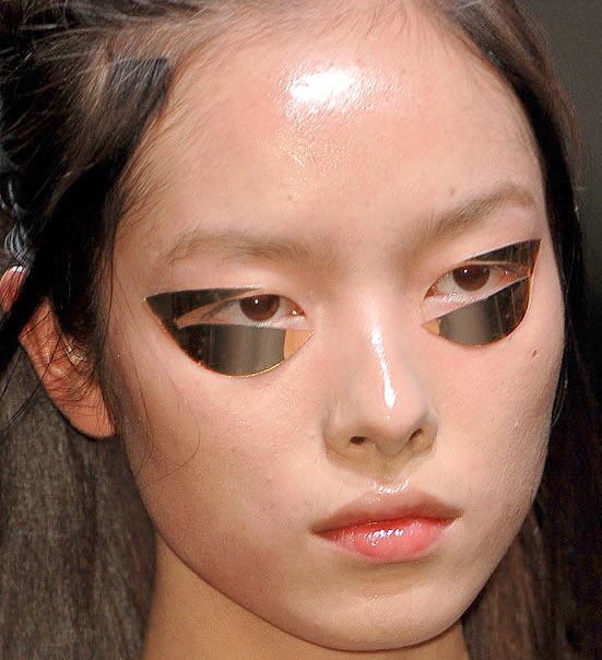 – driflloon:  fei fei sun @ gareth pugh fw11