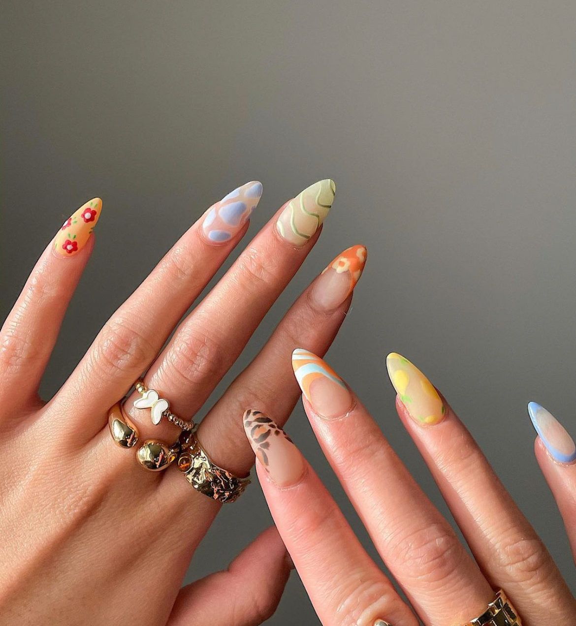 click here for more daily nail art inspo 🦋 @lightslacquer