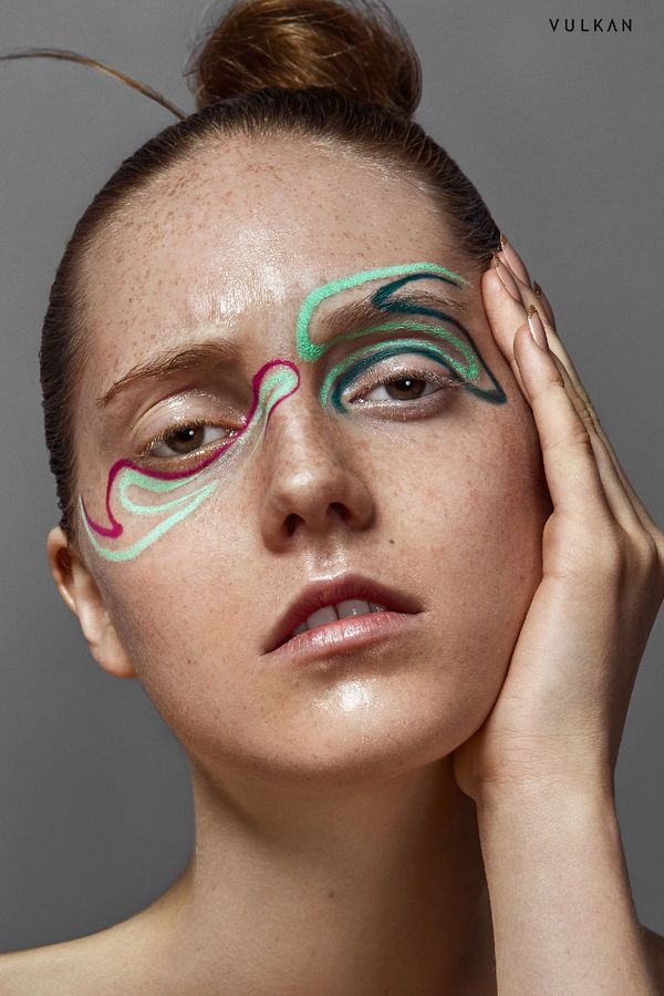 Dramatic Face Paint Editorials : geometric beauty