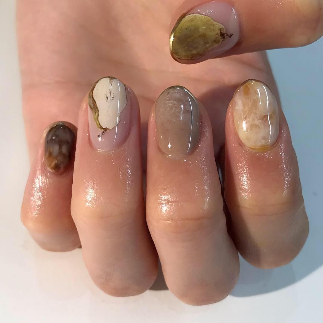 Artista japonesa crea detalladas obras de arte en las uñas de sus clientas