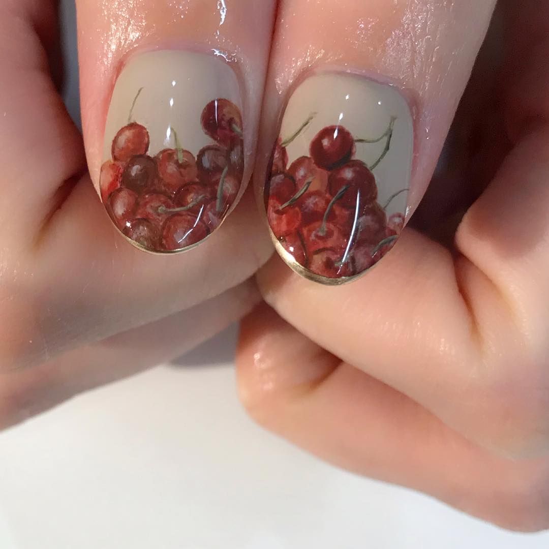 Artista japonesa crea detalladas obras de arte en las uñas de sus clientas