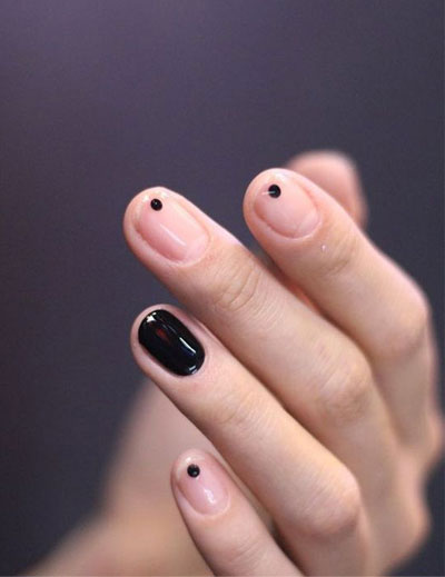 22 Simple Dots Nail Design for Minimalist